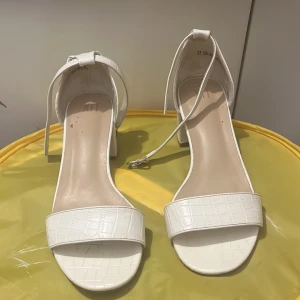 Enkla klackskor  - Använd endast till studenten!