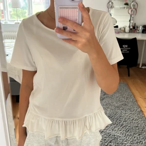 Volangtopp - Sååå fin att ha som den är men också under stickade tröjor 😍😍 som ny storlek S