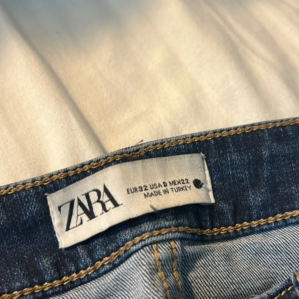 Trendiga låg midjade jeans!! . Jeans & Byxor.