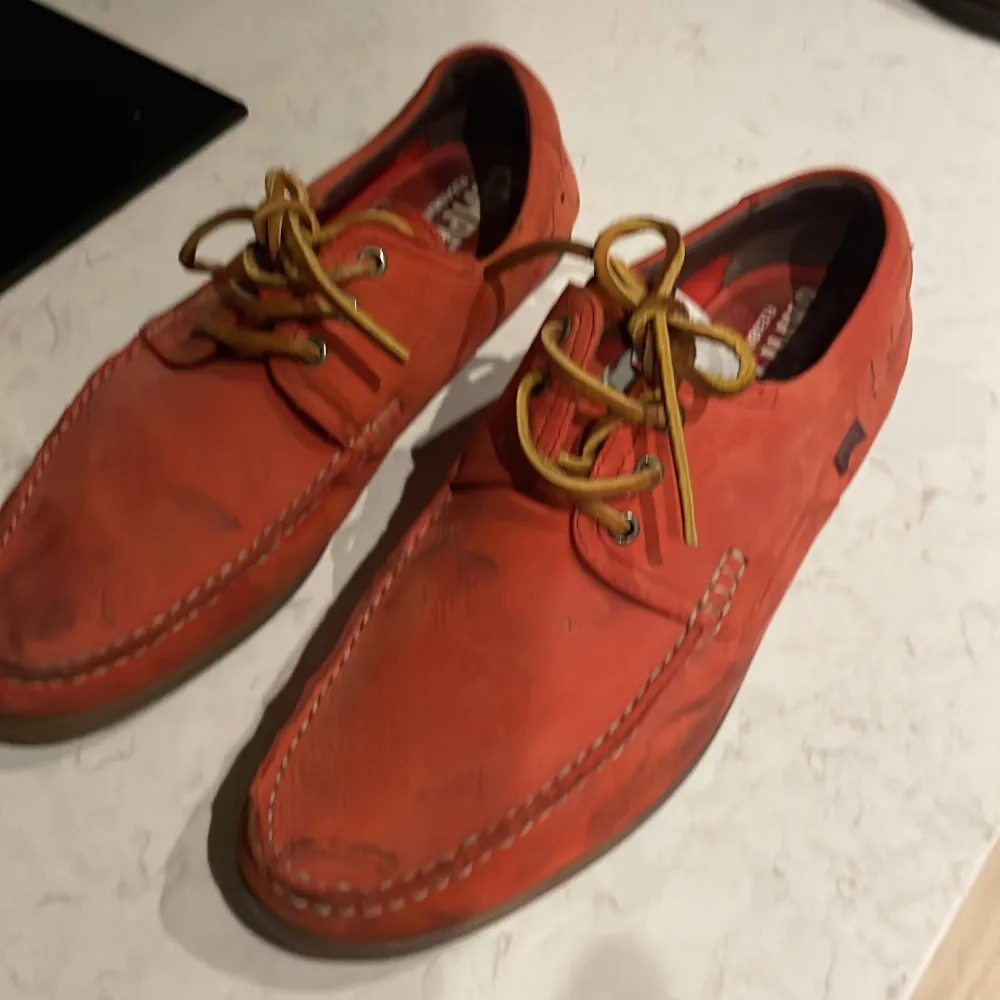 Röd skinn sko från Camper. Skor.