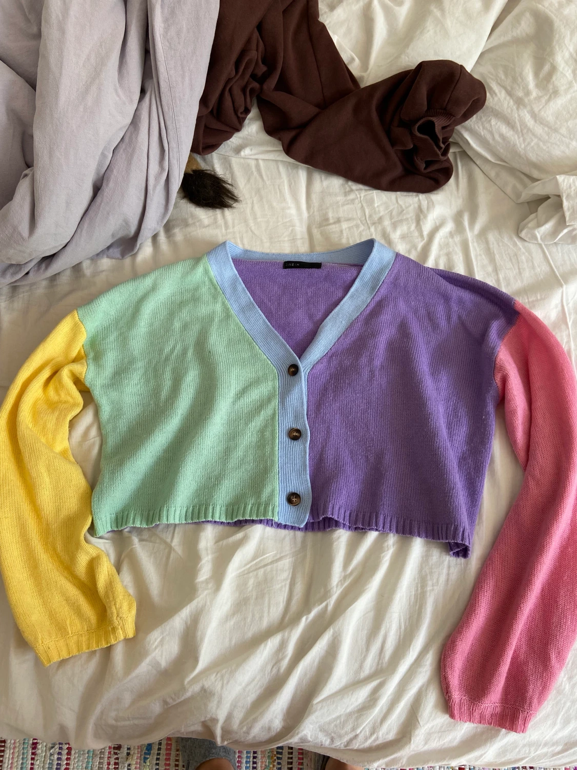 Söt färgglad kofta