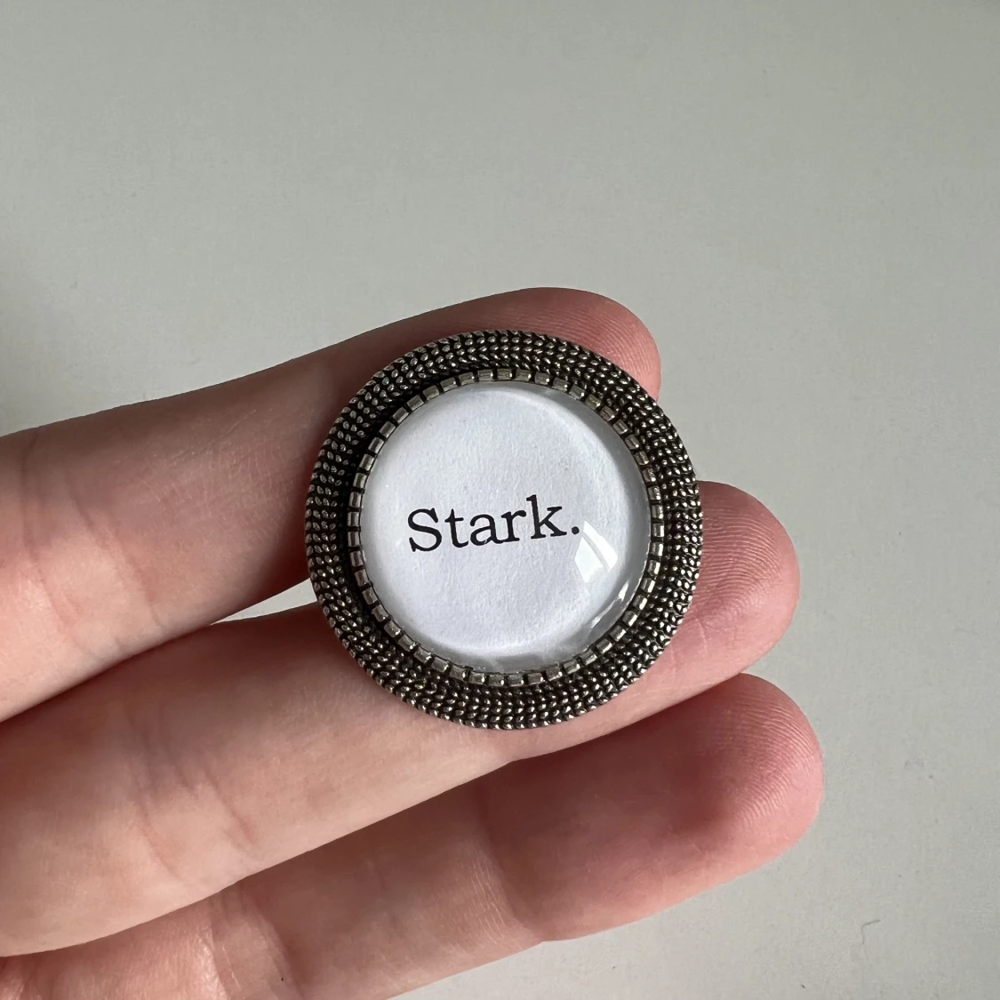 ”Stark.” Justerbar ring