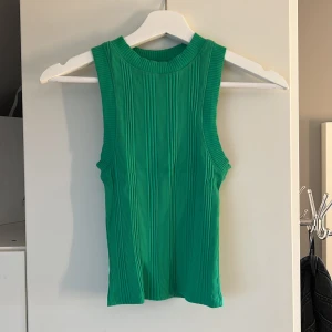 Grön topp - Topp från Zara i en superfin grön färg. Storlek xs 💖
