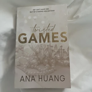 Twisted games bok - Fint skick💕