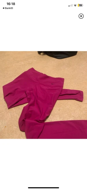 Nike träningstights  - Rosa träningstights från Nike, storlek S och inga defekter. Bra skick