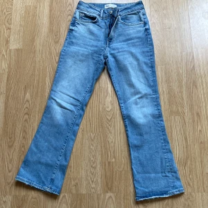 Utsvängda ankelbyxor - Oanvända jeans