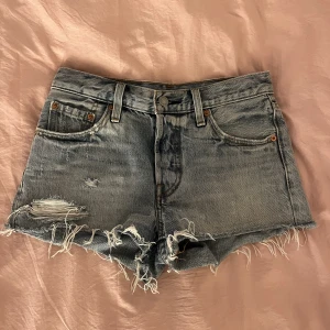 Ljusblå levis jeansshorts  - As snygga jeansshorts från levis💓💓
