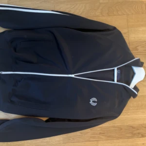 Jacka m zip  - Fin träningsjacka m dragkedja 