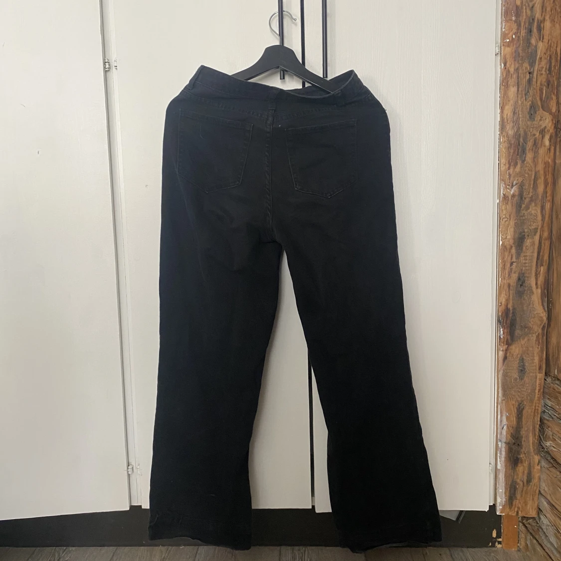 Svarta vida jeans - 90