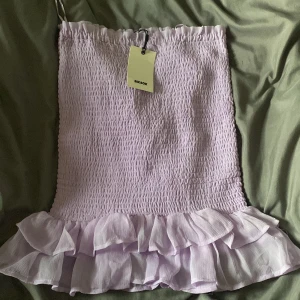 Kjol  - Jätte fin kjol från Bikbok, helt oanvänd, storlek S, prislappen är kvar  