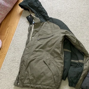 Jacka  - Vinterjacka  Hör av er om ni har frågor 