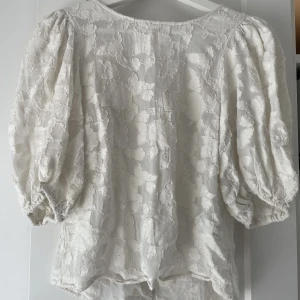 Topp - Såååå såååå fin topp från Hm, är osäker på om jag ska sälja! 