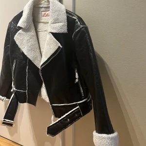 Aviator dream jacket - Storlek 32, aldrig andvänd! Original pris 899kr köpt för 719kr säljs för 600