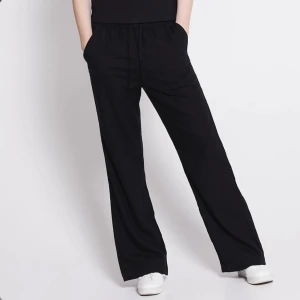 Linnebyxor - Fina bekväma svarta linnebyxor. Prislappen sitter kvar. Råka köpa fel storlek😔 