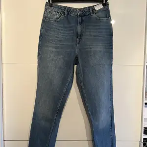 Så snygga mom jeans från Asos. Aldrig använda!💙 W34 L36