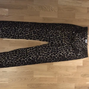 Dolce and gabbana vintage leopard pants - Really good condition 