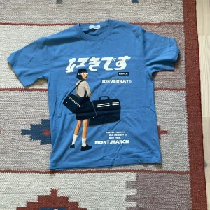 Ljusblå Aelfric Eden t-shirt - Helt oanvänd Aelfri Eden t-shirt i perfekt skick. 