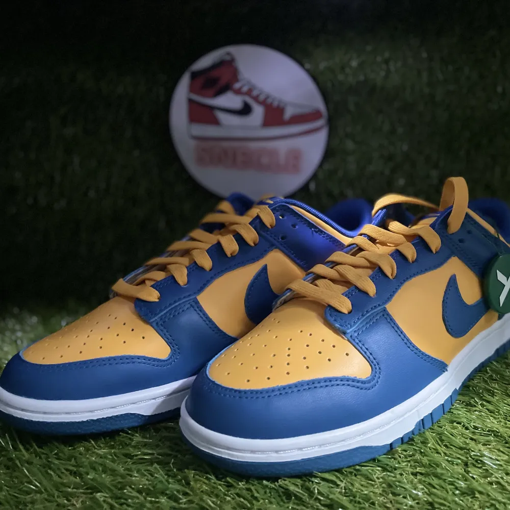 Nike Dunk Low UCLA i storlek 42👟 Helt nya🌟 Köpta på StockX så kvitto och låda finns🧾 Hör av dig om frågor/bilder🤙. Skor.