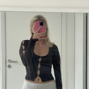 Topp  - Brun topp från Weekday. Oanvänd med prislapp kvar 🤎