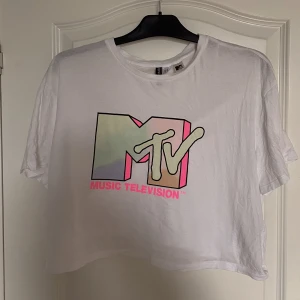 Tshirt - En tshirt från hm. Storlek M, använd fåtal gånger!💕