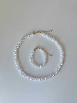  Rispuff set  - ~ Rispuff set ~  Nu är äntligen vårt bästsäljande men slutsålda Rispuff set fylld på i lager!   • Handgjord av oss • Finns i både silver och guld • Går att designa ett eget smycke • Köp sker via DM! 💓