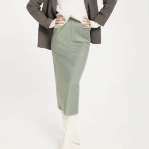 KJOL - Jättefin satinkjol från Nelly! Aldrig använd💗💗