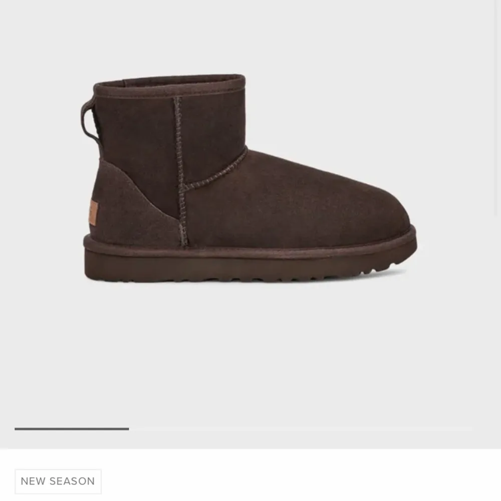 Ugg classic boot i färg chocolate. Nypris 2200kr. Skor.