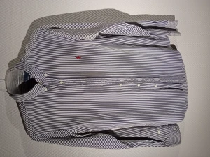 Skjorta Ralph Lauren  - I princip ny skjorta som hängt långt bak i garderoben sedan den köptes. Använd 5-10ggr