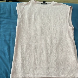 Tröja  - Min syster har rensat sin gaderob 