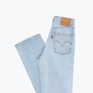 Levis jeans - Kolla intresset på mina nyinköpta Levis jeans ribcage full length, storlek w26L34 i färgen ljusblå, nypris 1319kr. Säljer då jag köpte fel storlek. Egna bilder kan skickas vid intresse.
