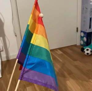pride flagga - oandvända fins endast en kvar från tgr ordinarie pris 10kr sälger 5kr styck