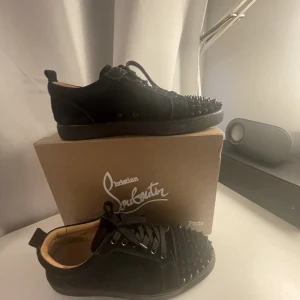 Selling new worn pairs Christian Louboutin - Size 45/46. Send message in Swedish/English and will send more pictures.
