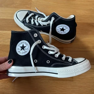 Converse 37,5 NYA - Nya converse i storlek 37,5 