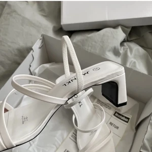 Klackar - Jätte fina klackar från monki köpta på plick men inte använda av mig eller av hon ja köpte dom så dom är i nyskick❤️säljer dom pågrund av att dom är förstora🌸 tryck gärna på köp nu