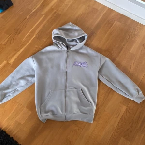 Zip hoodie - Jätteskön hoodie från New yorker med tryck på baksidan