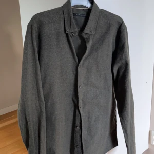 Buratti Skjorta - Säljer ngn skjorta som aldrig använt hitta den i garderoben, nyskick! 