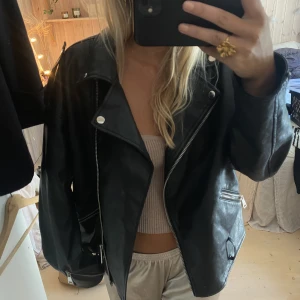 Skinn jacka - Super snygg men kommer tyvärr ej till andvändning 💓💓