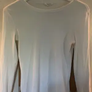 säljer denna vita gina tricot tröjan, nästan aldrig använd och helt i nyskick💘