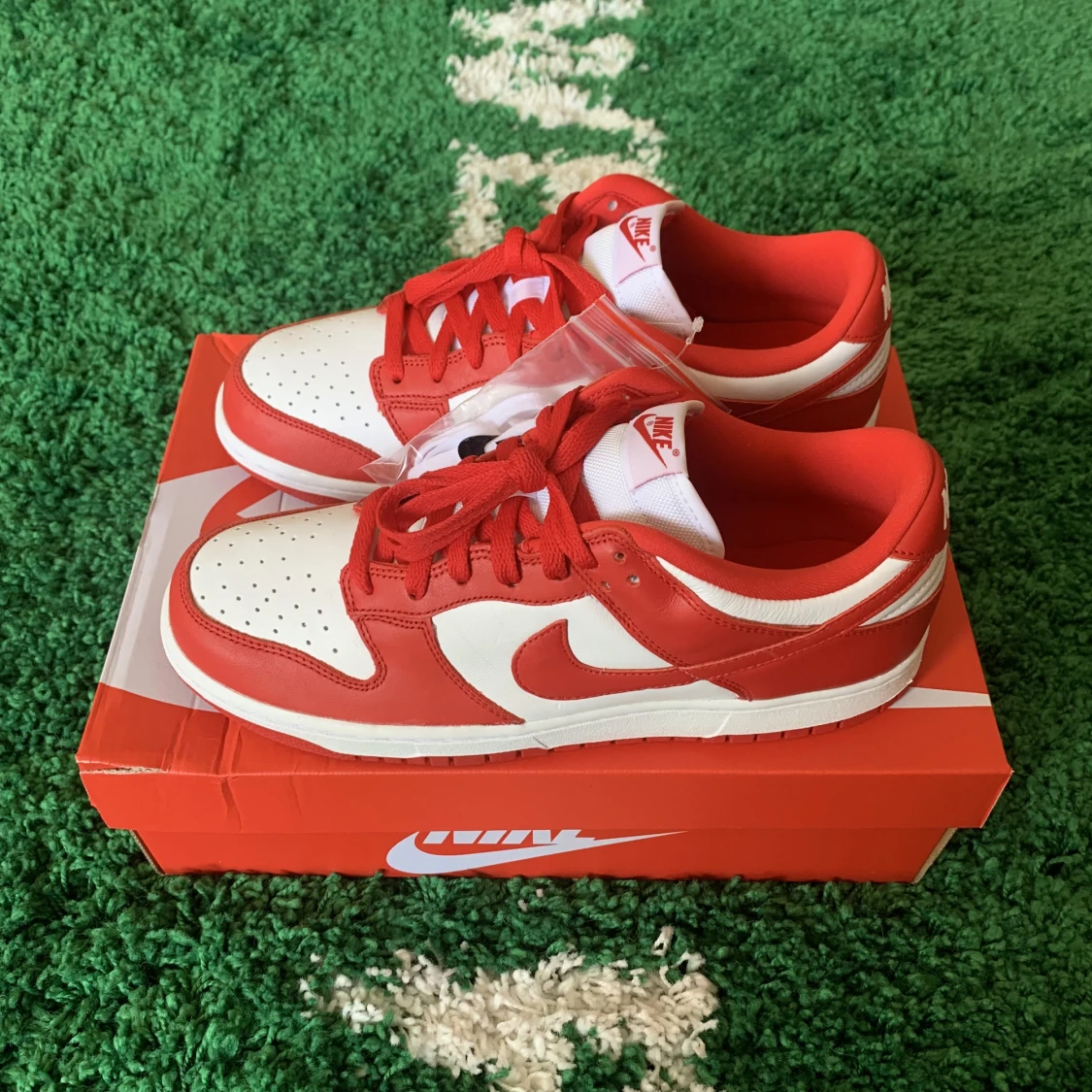 Nike dunk low retro SP st john/university red
