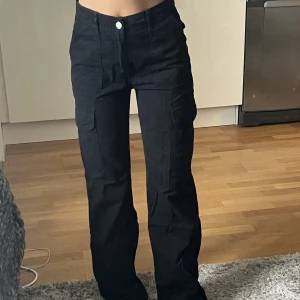 Zara cargo pants - Storlek 38 men passar mig med 36
