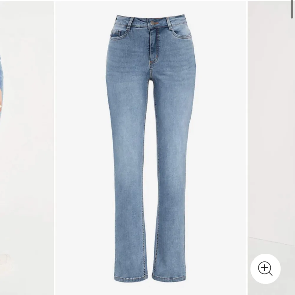 Säljer dessa helt nya raka jeans eftersom dom inte passar.. Jeans & Byxor.
