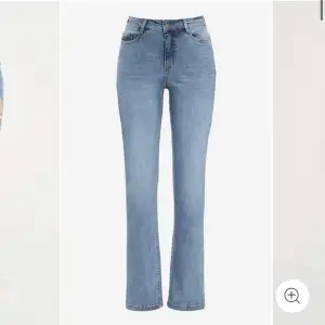 Säljer dessa helt nya raka jeans eftersom dom inte passar.