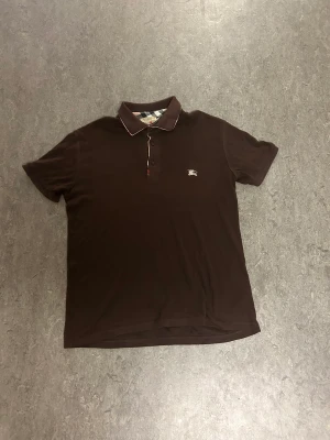 Ett t-shirt BARBERRY - Storlek L
