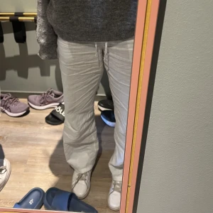 linnebyxor  - Ett par jättefina linnebyxor, bra skick använda ca 2 ggr 💖💖