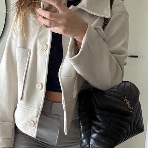 Kappa - Slutsåld kappa från Kappahl  Bra skcik!! Köpt för 899 