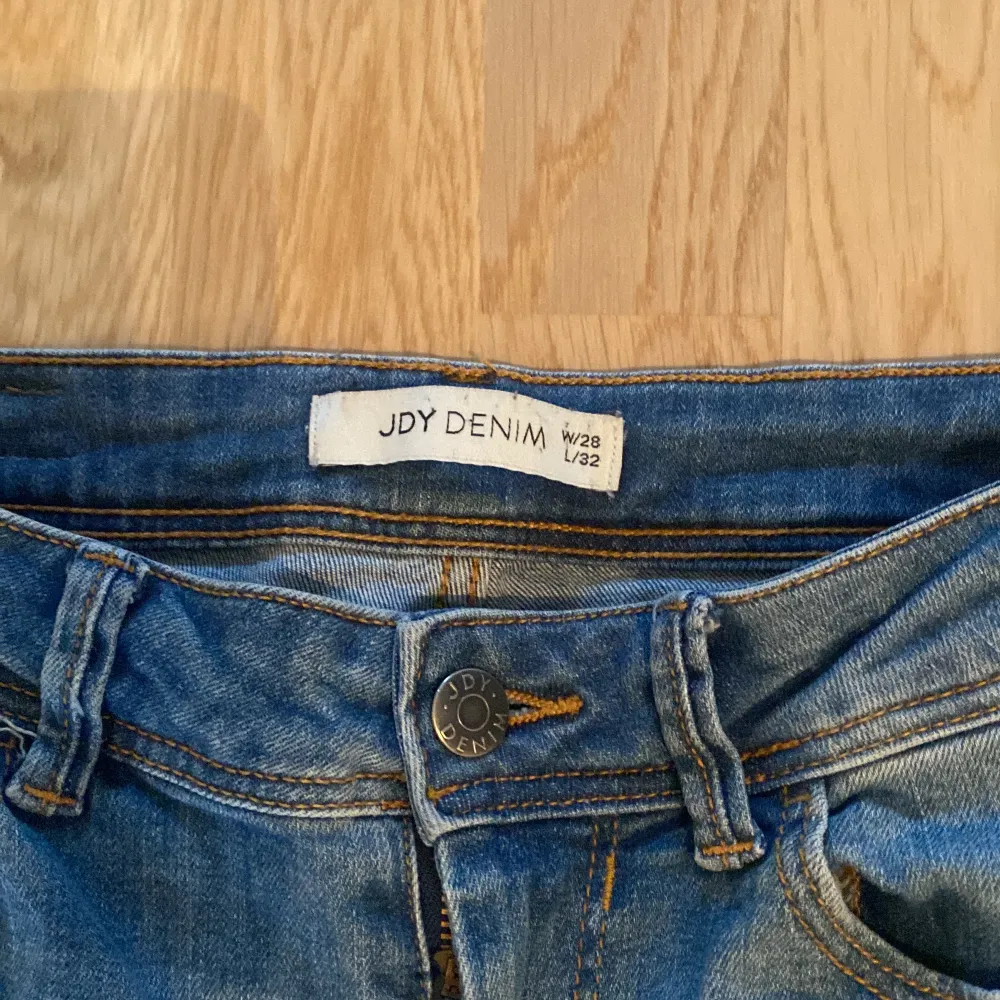 Skit snygga jeans från nelly!! Bra skick!!💕💕. Jeans & Byxor.