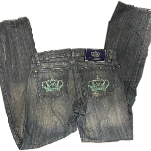 bootcut Victoria Beckham jeans - !!ANVÄND INTE EARLYBIRD FRAKT  säljer dessa super söta victoria beckham jeansen då de inte passade💋skulle tro att storleken är typ W26 L30. skriv för fler bilder!