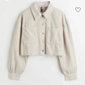 Beige Jacka  - Beige Jacka från H&M. Nyskick, säljer pga att den inte kommer till användning. Köptes för 299, säljer för 150💘