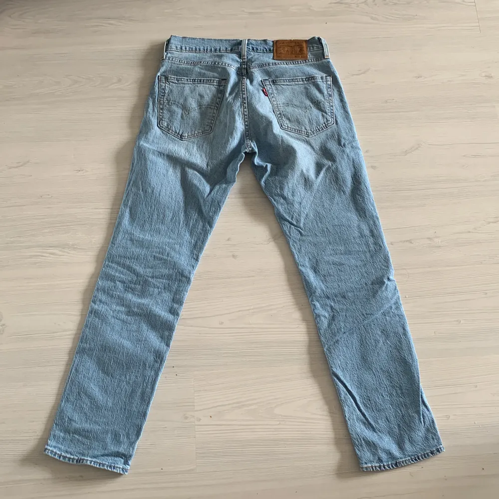 Använda 1-2 ggr, säljer pga för små. Storlek: W30 L30. Jeans & Byxor.