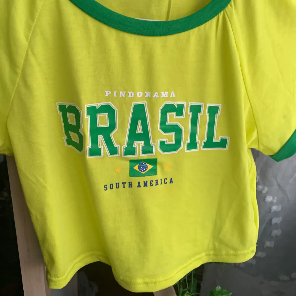 Fin brazil tröja från shein💚💛. T-shirts.